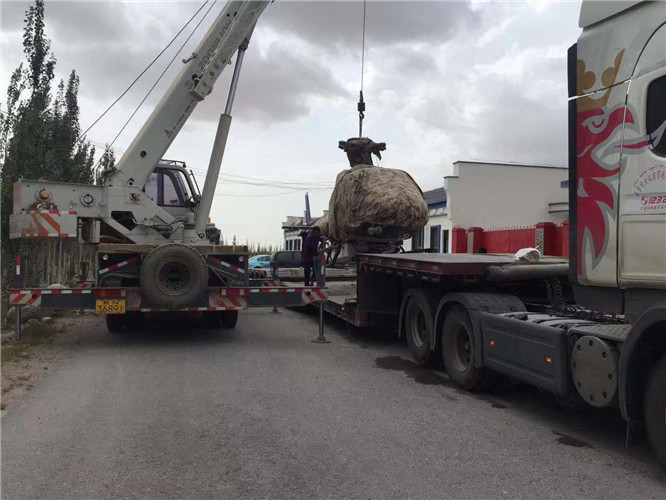 二连浩特市狭窄场地（如小区、车间）适合用哪种吊车？