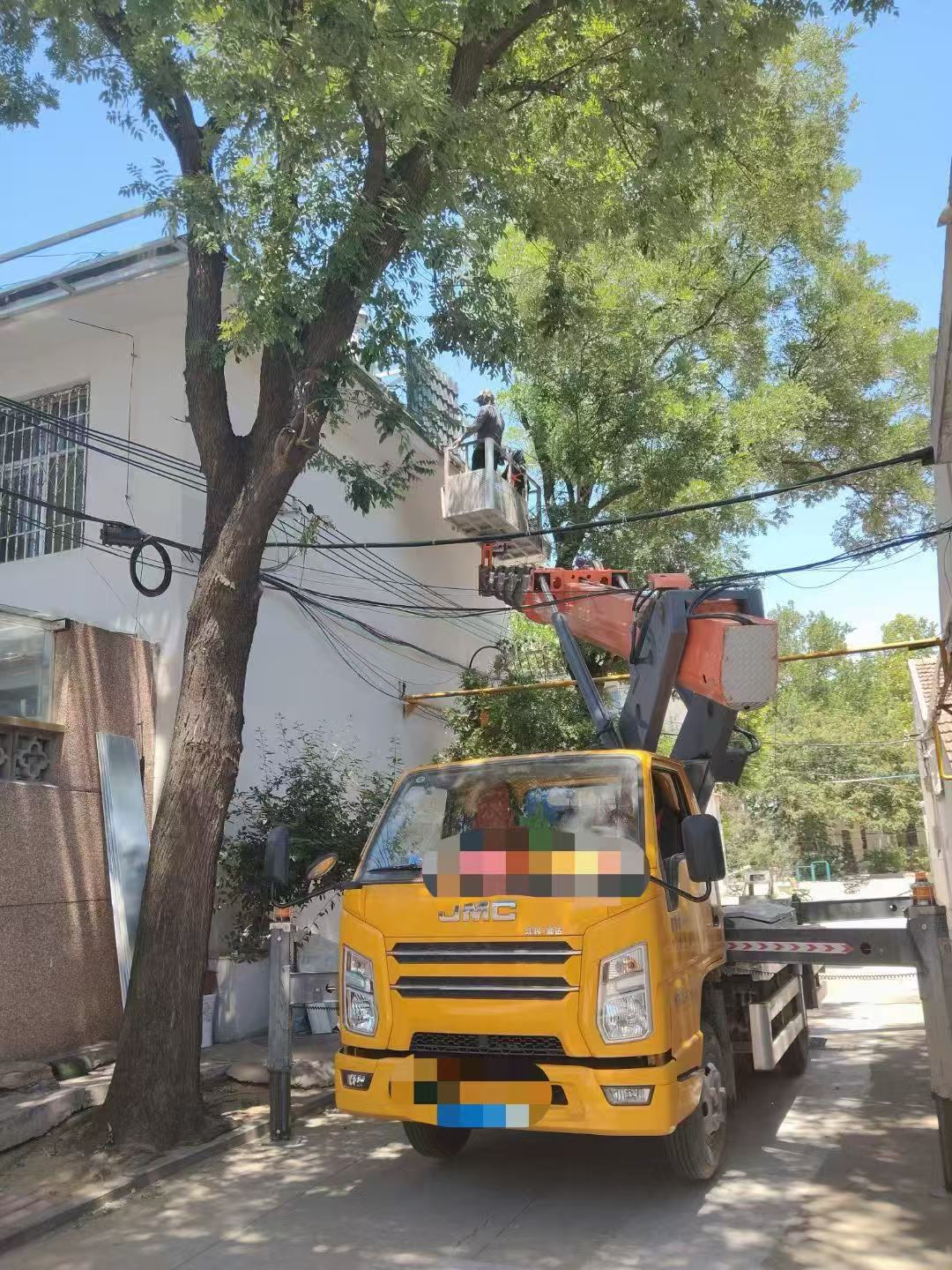 二连浩特市高空作业车能吊装重物吗？最大承载多少公斤？