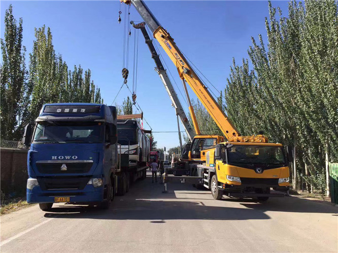 二连浩特市“省油又稳当”—— 吊车的 “智能节能” 技术